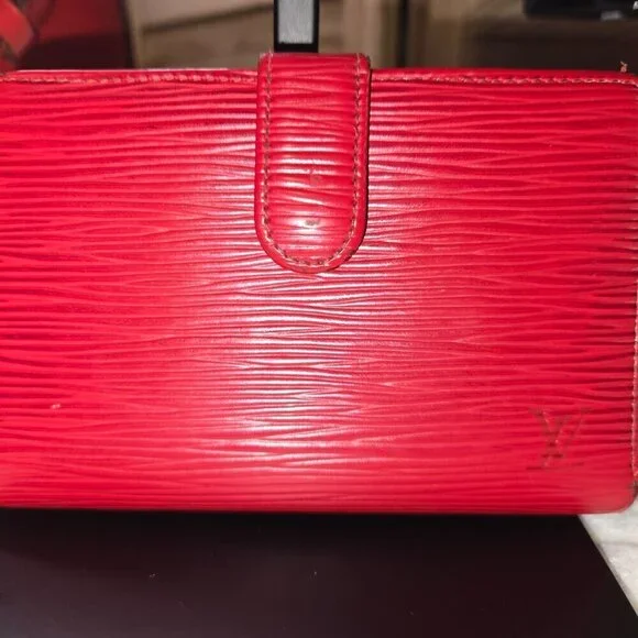 *Authentic* Louis Vuitton Epi Noe with matching wallet - Picture 14 of 16